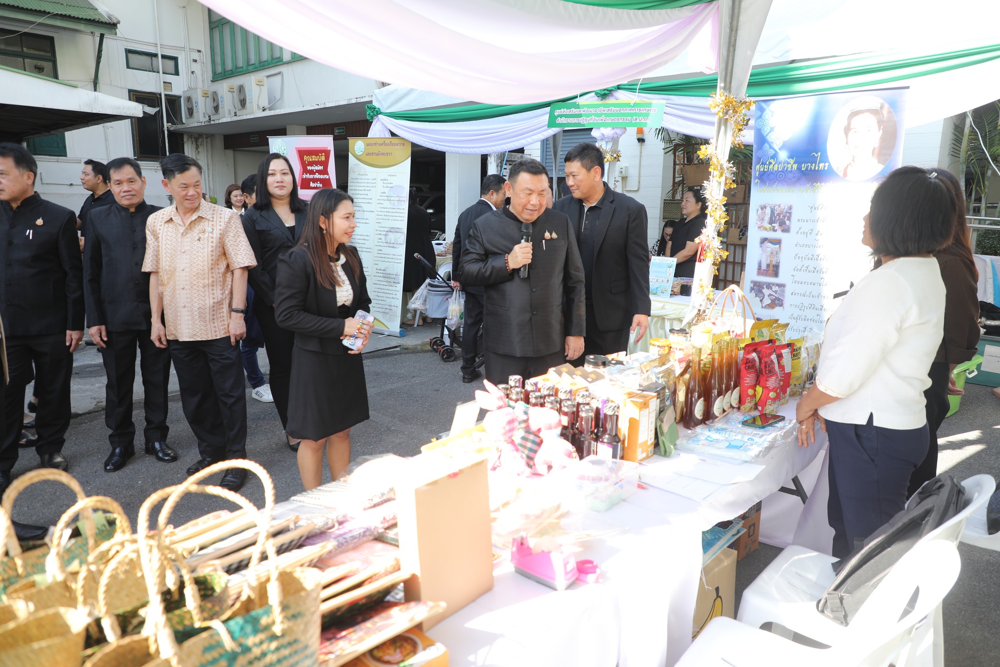 title - วันที่ 23 ธันวาคม 2568 นายวิทูล ประดิษฐบุญ ปฏิรูปที่ดินจังหวัดปราจีนบุรี เข้าร่วม งาน “ส่งความสุขปีใหม่  มอบให้เกษตรกรในเขตปฏิรูปที่ดิน” ของ ส.ป.ก.